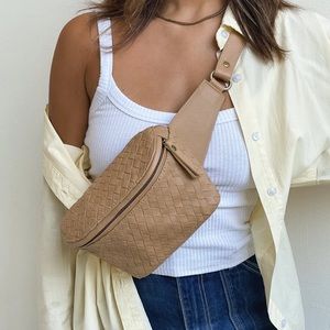 MANDRN Remi woven belt bag sand